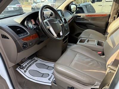 2014 Chrysler Town & Country Touring   - Photo 6 - Lecanto, FL 34461
