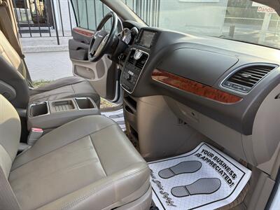 2014 Chrysler Town & Country Touring   - Photo 13 - Lecanto, FL 34461