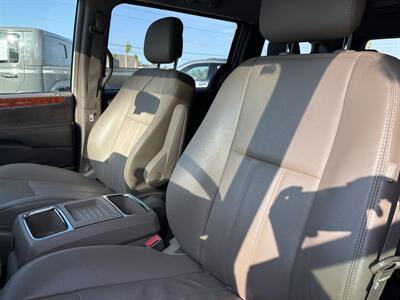 2014 Chrysler Town & Country Touring   - Photo 7 - Lecanto, FL 34461