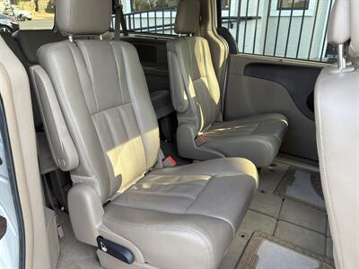2014 Chrysler Town & Country Touring   - Photo 16 - Lecanto, FL 34461