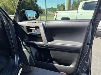 2019 Toyota 4Runner SR5   - Photo 15 - Lecanto, FL 34461