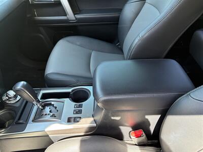 2019 Toyota 4Runner SR5   - Photo 16 - Lecanto, FL 34461