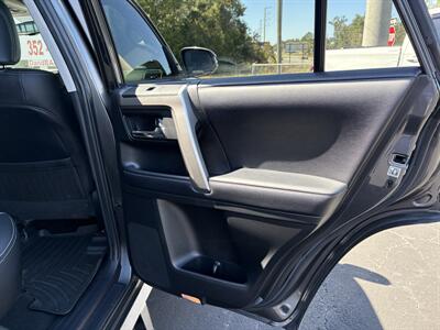 2019 Toyota 4Runner SR5   - Photo 17 - Lecanto, FL 34461