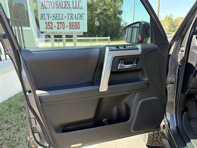 2019 Toyota 4Runner SR5   - Photo 21 - Lecanto, FL 34461