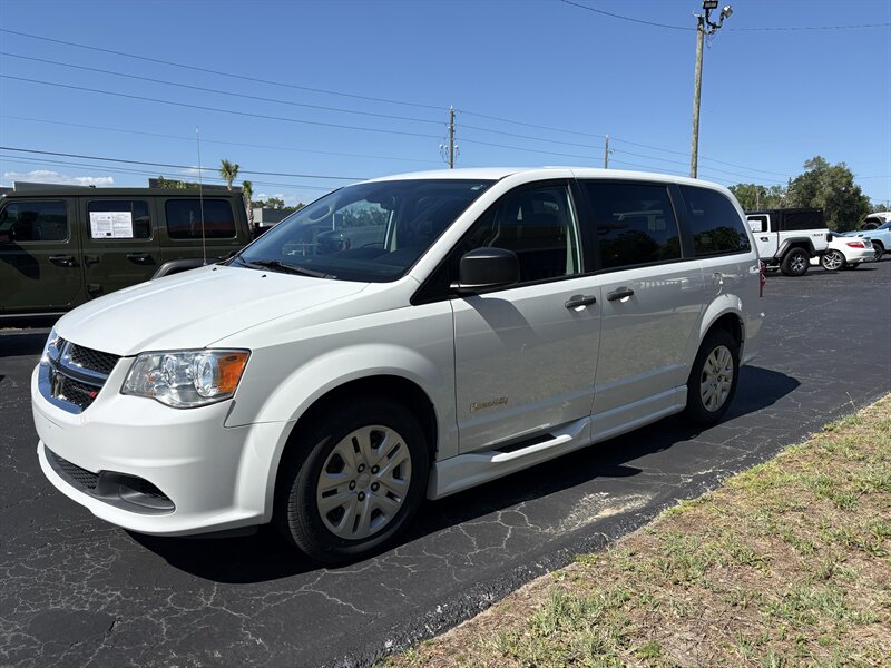 2019 Dodge Grand Caravan SE - Photo 4 - Lecanto, FL 34461