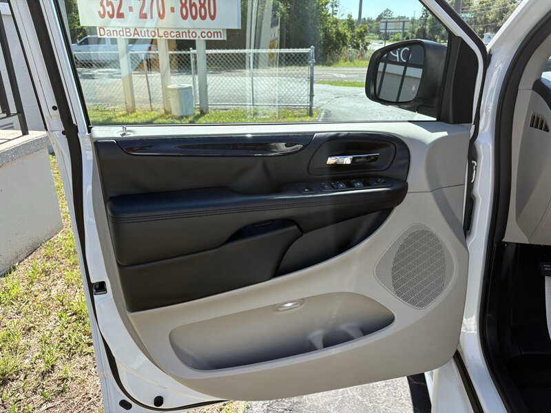 2019 Dodge Grand Caravan SE - Photo 9 - Lecanto, FL 34461