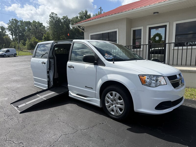 2019 Dodge Grand Caravan SE   - Photo 1 - Lecanto, FL 34461