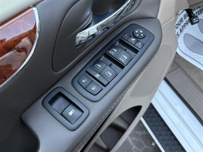 2014 Chrysler Town & Country Limited - Photo 17 - Lecanto, FL 34461
