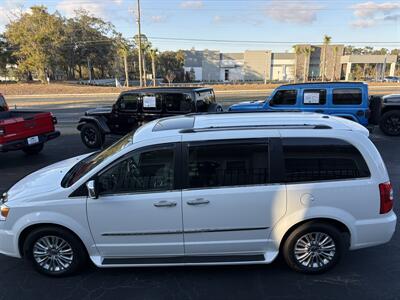 2014 Chrysler Town & Country Limited - Photo 5 - Lecanto, FL 34461