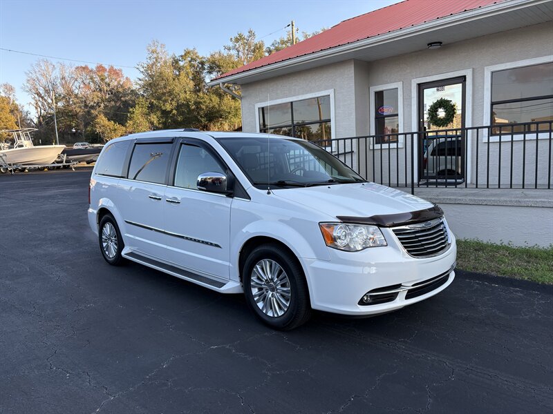 2014 Chrysler Town & Country Limited