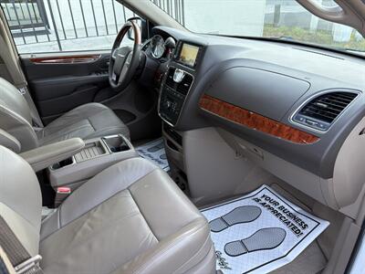 2014 Chrysler Town & Country Limited - Photo 19 - Lecanto, FL 34461