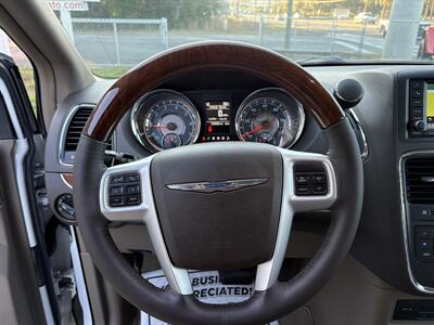 2014 Chrysler Town & Country Limited - Photo 10 - Lecanto, FL 34461