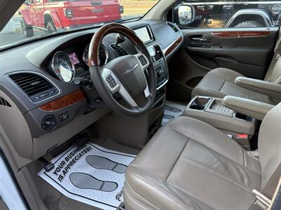 2014 Chrysler Town & Country Limited - Photo 7 - Lecanto, FL 34461
