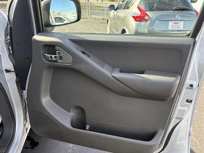 2012 Nissan Frontier SV V6   - Photo 22 - Lecanto, FL 34461