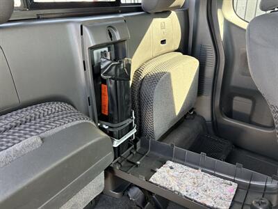 2012 Nissan Frontier SV V6   - Photo 23 - Lecanto, FL 34461