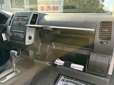 2012 Nissan Frontier SV V6   - Photo 20 - Lecanto, FL 34461