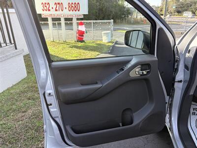 2012 Nissan Frontier SV V6   - Photo 7 - Lecanto, FL 34461