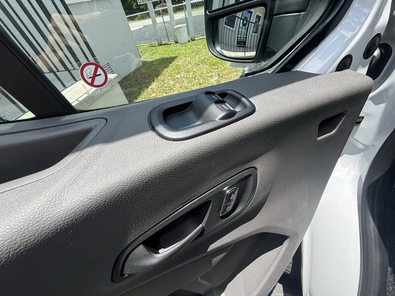 2025 Ford Transit 250 Low Roof - Photo 9 - Lecanto, FL 34461