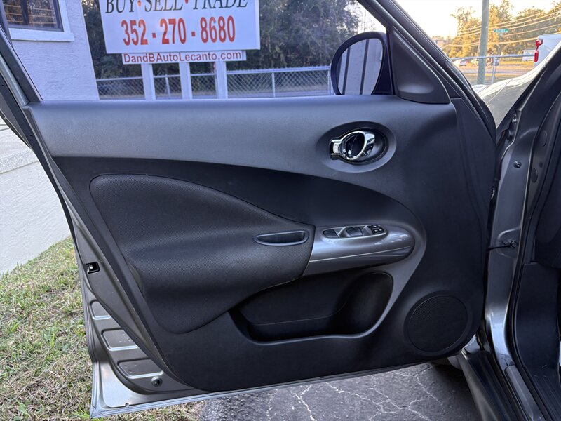 2012 Nissan JUKE S - Photo 6 - Lecanto, FL 34461