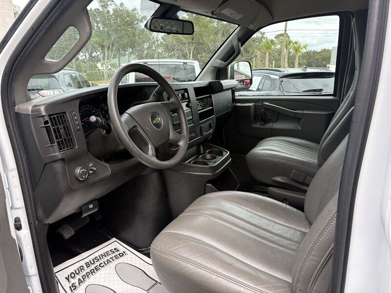 2025 Chevrolet Express 3500 Extended Cargo Van - Photo 9 - Lecanto, FL 34461