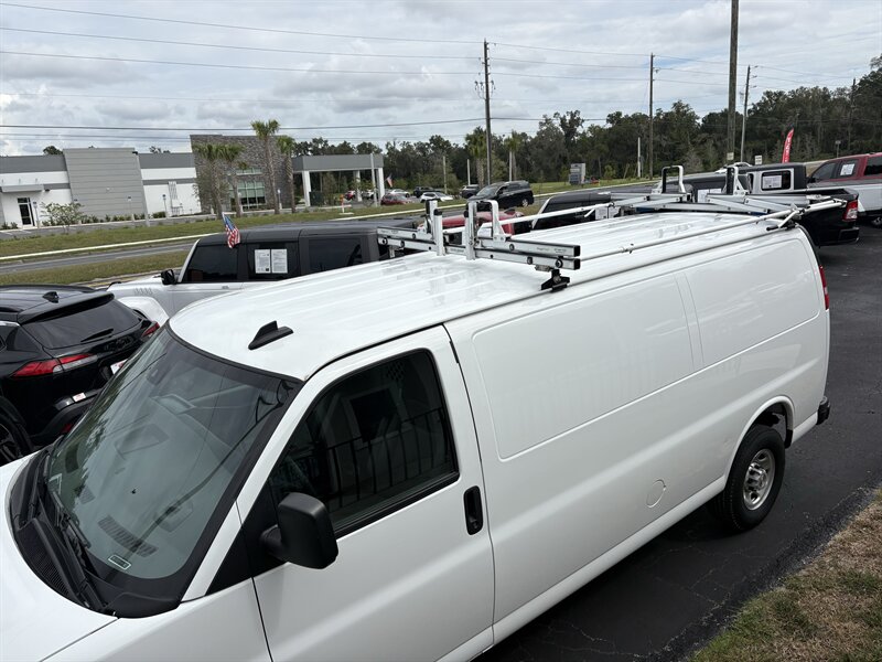 2025 Chevrolet Express 3500 Extended Cargo Van - Photo 8 - Lecanto, FL 34461