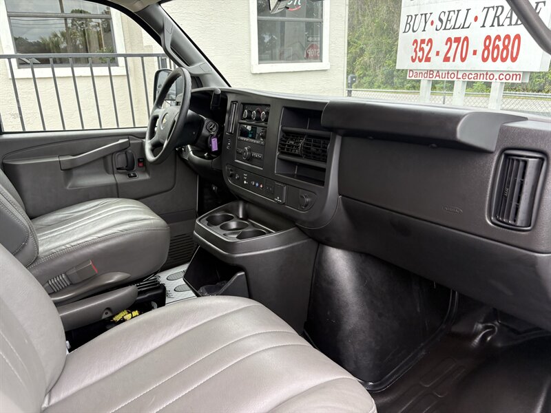 2025 Chevrolet Express 3500 Extended Cargo Van - Photo 19 - Lecanto, FL 34461