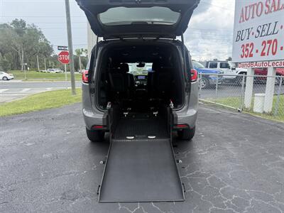 2022 Chrysler Pacifica Touring Wheelchair Accessible - Photo 2 - Lecanto, FL 34461