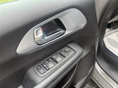 2022 Chrysler Pacifica Touring Wheelchair Accessible - Photo 12 - Lecanto, FL 34461