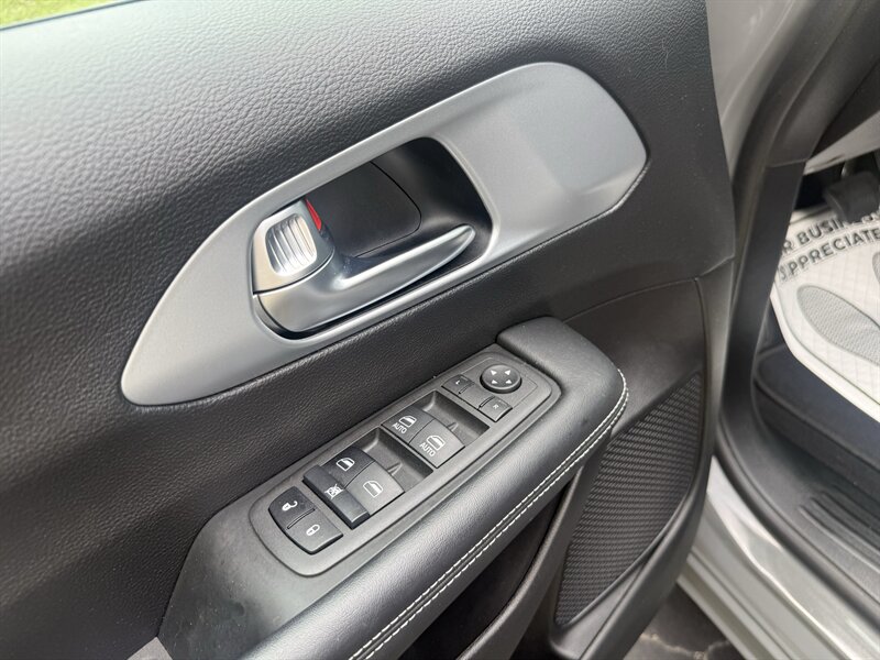 2022 Chrysler Pacifica Touring Wheelchair Accessible - Photo 12 - Lecanto, FL 34461