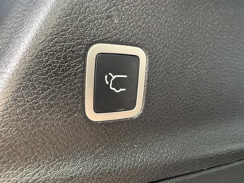 2022 Chrysler Pacifica Touring Wheelchair Accessible - Photo 33 - Lecanto, FL 34461