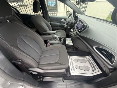 2022 Chrysler Pacifica Touring Wheelchair Accessible - Photo 27 - Lecanto, FL 34461