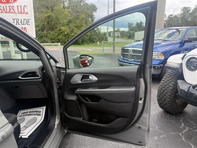 2022 Chrysler Pacifica Touring Wheelchair Accessible - Photo 26 - Lecanto, FL 34461