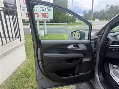 2022 Chrysler Pacifica Touring Wheelchair Accessible - Photo 11 - Lecanto, FL 34461