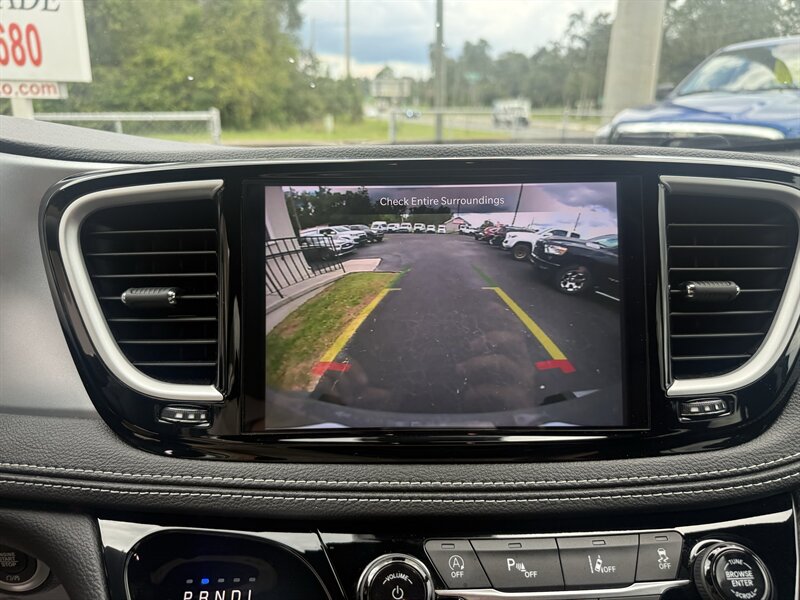 2022 Chrysler Pacifica Touring Wheelchair Accessible - Photo 23 - Lecanto, FL 34461