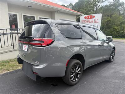 2022 Chrysler Pacifica Touring Wheelchair Accessible - Photo 9 - Lecanto, FL 34461