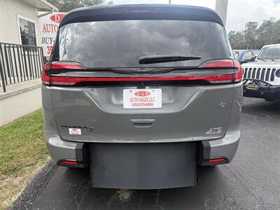 2022 Chrysler Pacifica Touring Wheelchair Accessible - Photo 8 - Lecanto, FL 34461