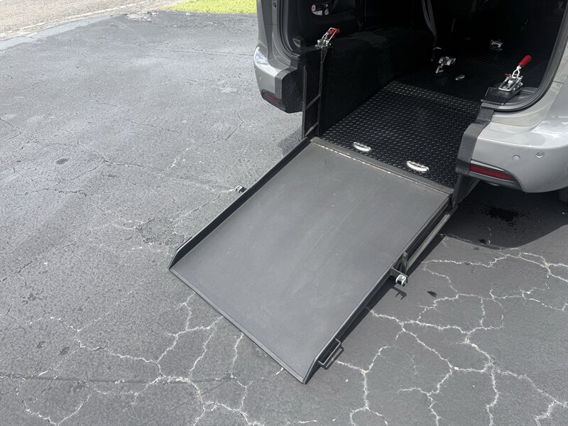 2022 Chrysler Pacifica Touring Wheelchair Accessible - Photo 34 - Lecanto, FL 34461