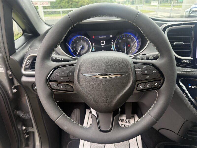 2022 Chrysler Pacifica Touring Wheelchair Accessible - Photo 14 - Lecanto, FL 34461