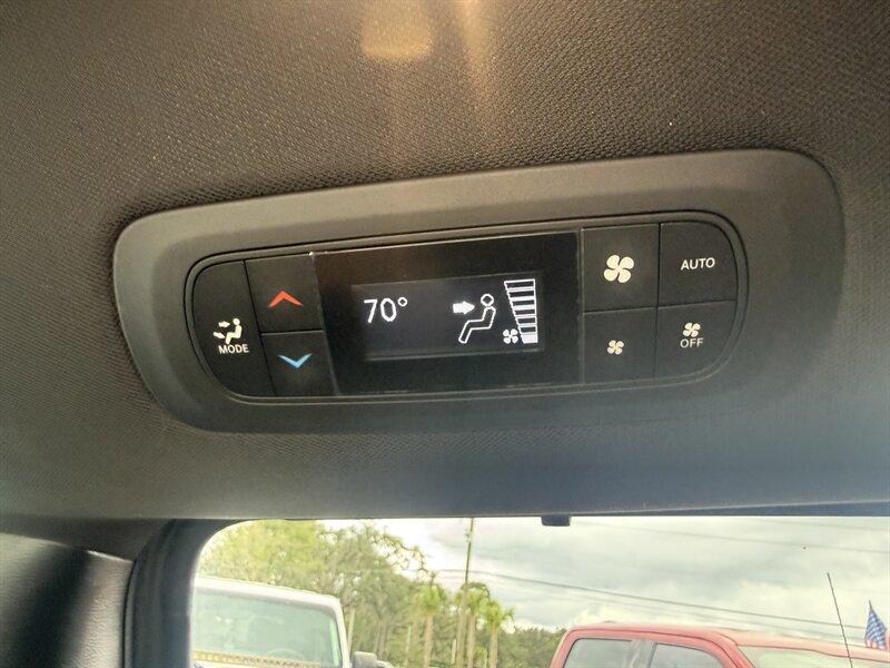 2022 Chrysler Pacifica Touring Wheelchair Accessible - Photo 32 - Lecanto, FL 34461