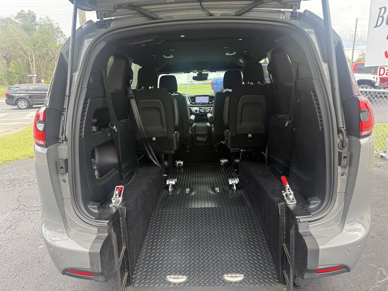 2022 Chrysler Pacifica Touring Wheelchair Accessible - Photo 36 - Lecanto, FL 34461