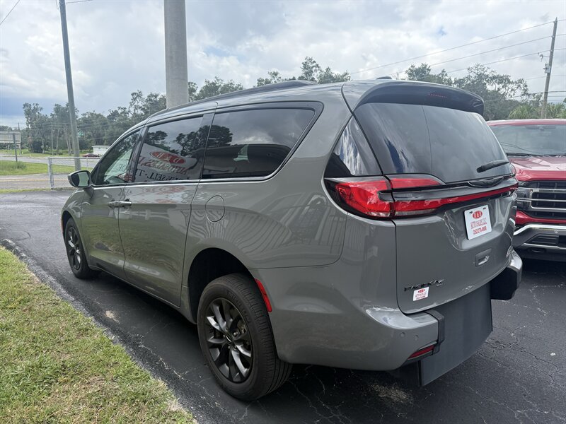 2022 Chrysler Pacifica Touring Wheelchair Accessible - Photo 7 - Lecanto, FL 34461