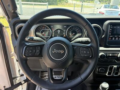 2020 Jeep Gladiator Sport S   - Photo 11 - Lecanto, FL 34461