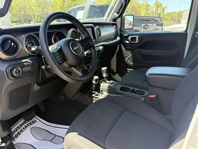 2020 Jeep Gladiator Sport S   - Photo 8 - Lecanto, FL 34461