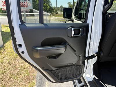 2020 Jeep Gladiator Sport S   - Photo 26 - Lecanto, FL 34461