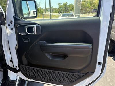 2020 Jeep Gladiator Sport S   - Photo 17 - Lecanto, FL 34461