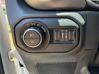 2020 Jeep Gladiator Sport S   - Photo 15 - Lecanto, FL 34461