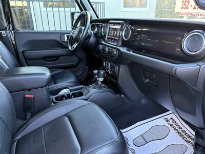 2020 Jeep Wrangler Unlimited Sahara   - Photo 15 - Lecanto, FL 34461