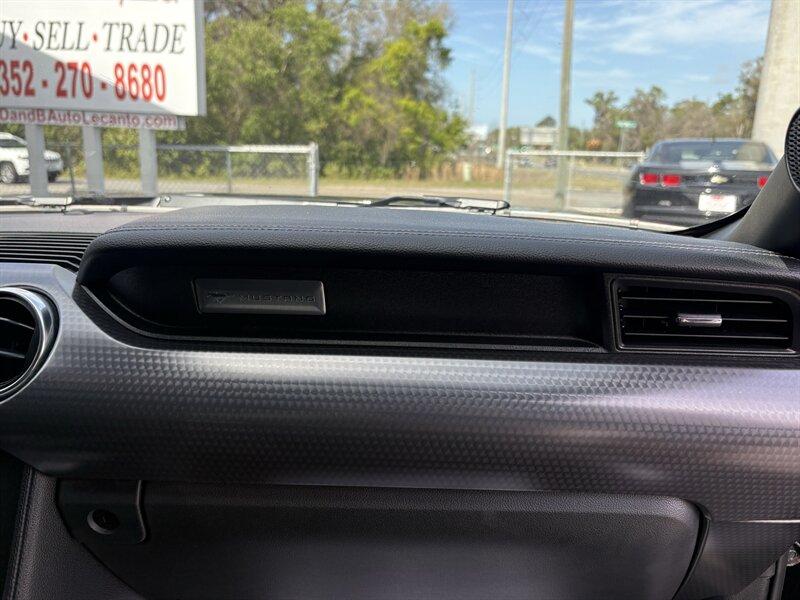 2018 Ford Mustang GT Premium - Photo 17 - Lecanto, FL 34461