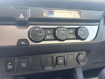 2022 Toyota Tacoma SR5 V6   - Photo 14 - Lecanto, FL 34461