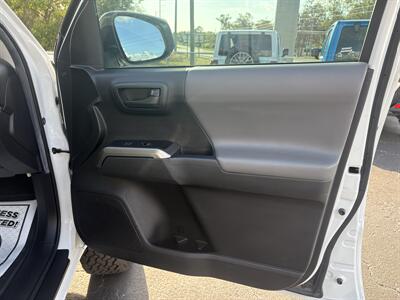2022 Toyota Tacoma SR5 V6   - Photo 18 - Lecanto, FL 34461